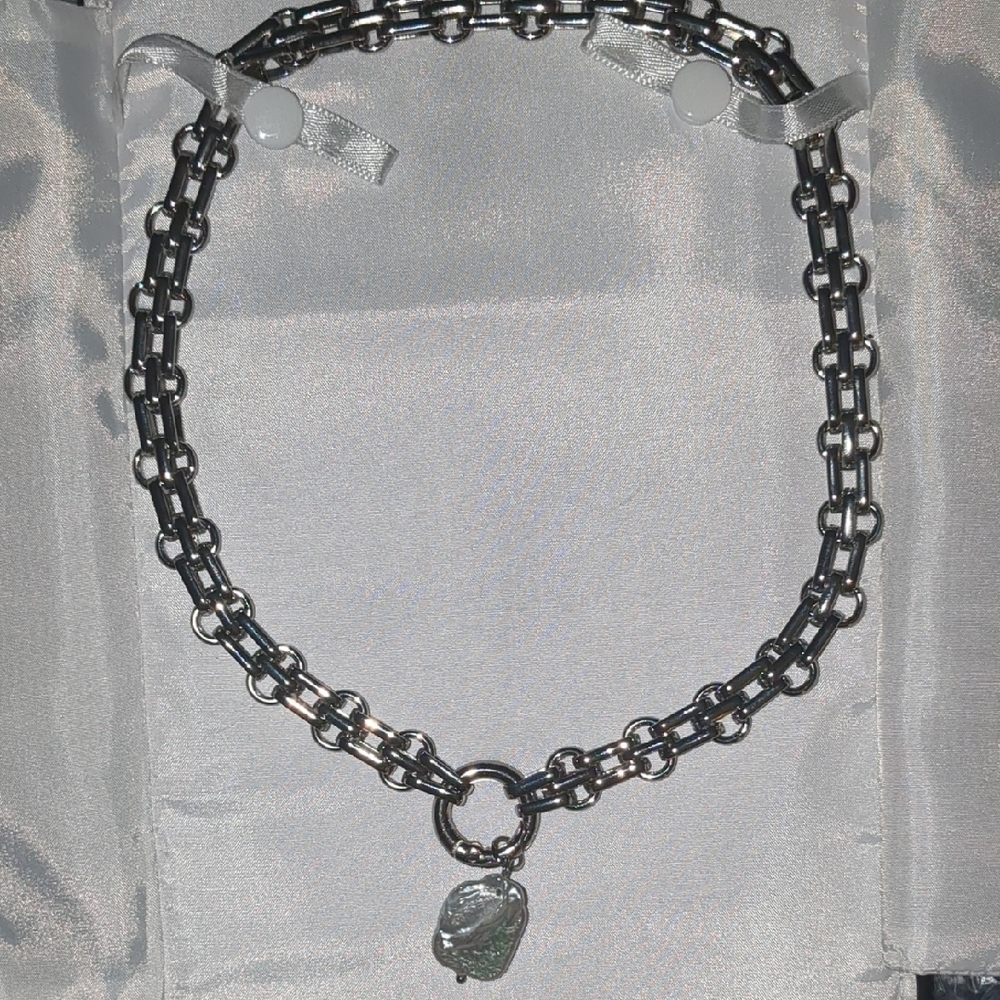 ✨NEW✨Silver and White Double-Strand Necklace with Baroque Pearl Pendant - Picture 3 of 3